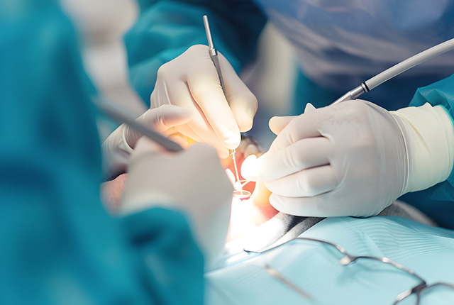 口腔外科の処置の様子